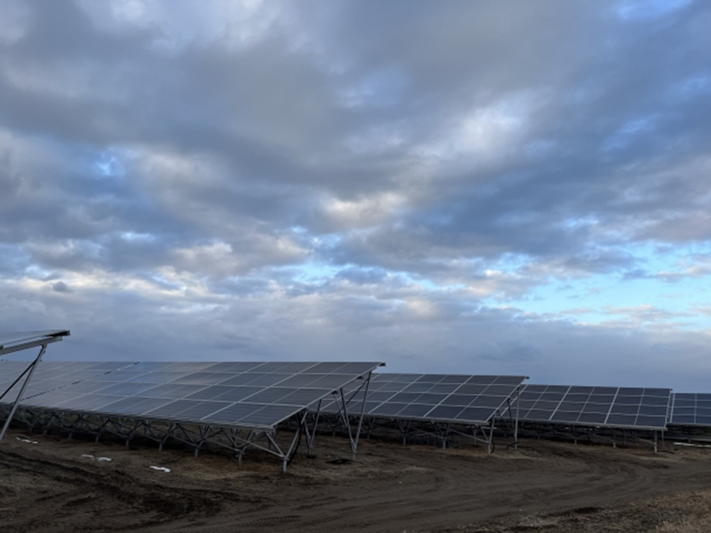 ソーラーパネル 曇り空 発電量
