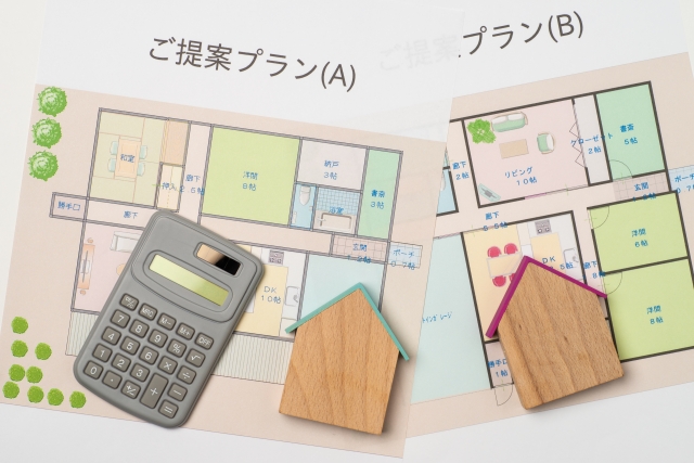 家型のプレートと間取り図