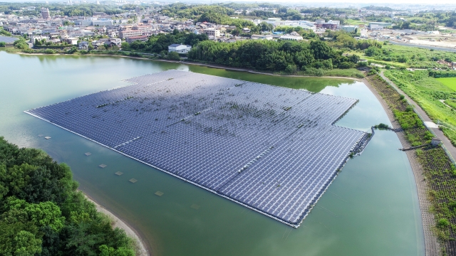 水上ソーラー発電 若王子池 空撮